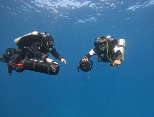 blue deep diver – center