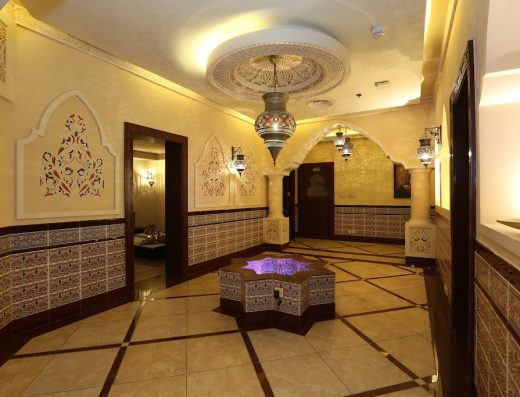 مركز اتش كير (سبا وصالة رياضية) في فندق هوليداي إن القصر – الرياض
