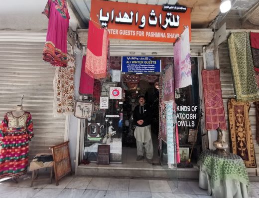 Souvenirs & pashmina shawls